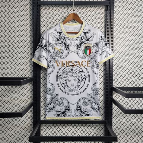 maillot italie versace vrai ou faux|5 conseils pour faire la différence entre un vrai et faux .